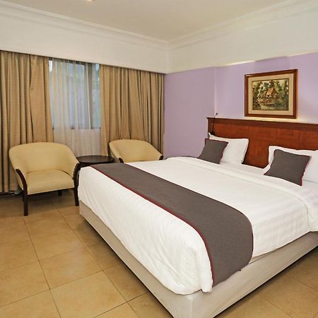 Collection O 91898 Series Hotel Kuningan Yakarta Exterior foto